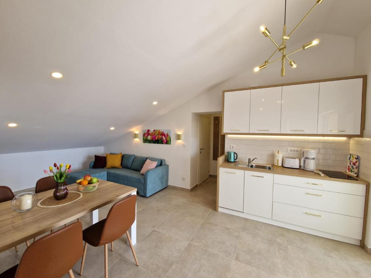 Haus Mit Meerblick Лопар Екстер'єр фото