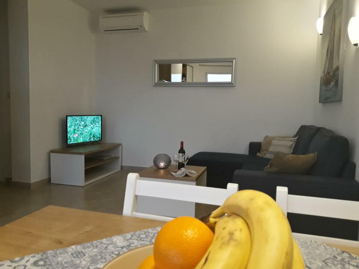 Haus Mit Meerblick Лопар Екстер'єр фото