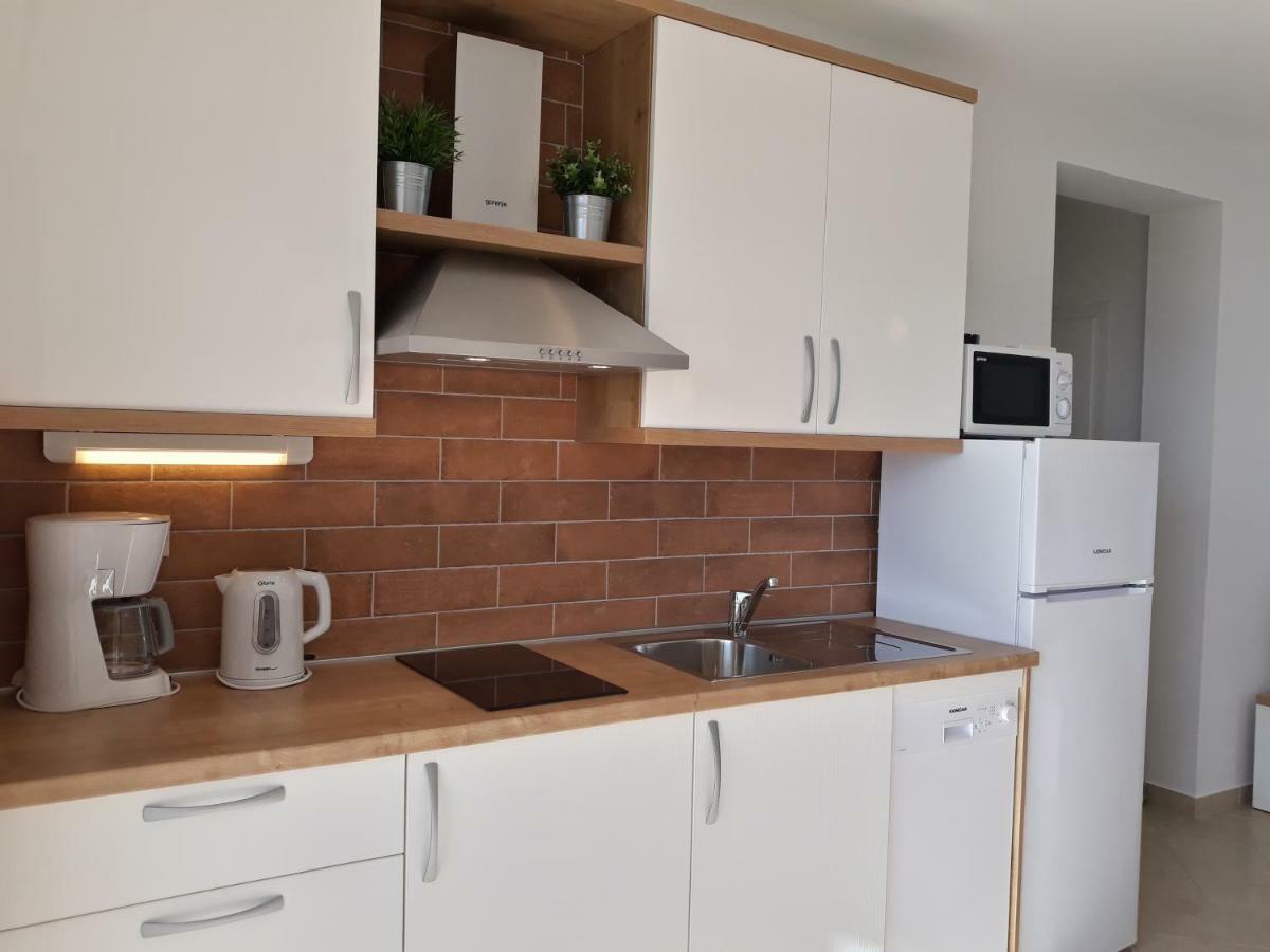 Haus Mit Meerblick Лопар Екстер'єр фото