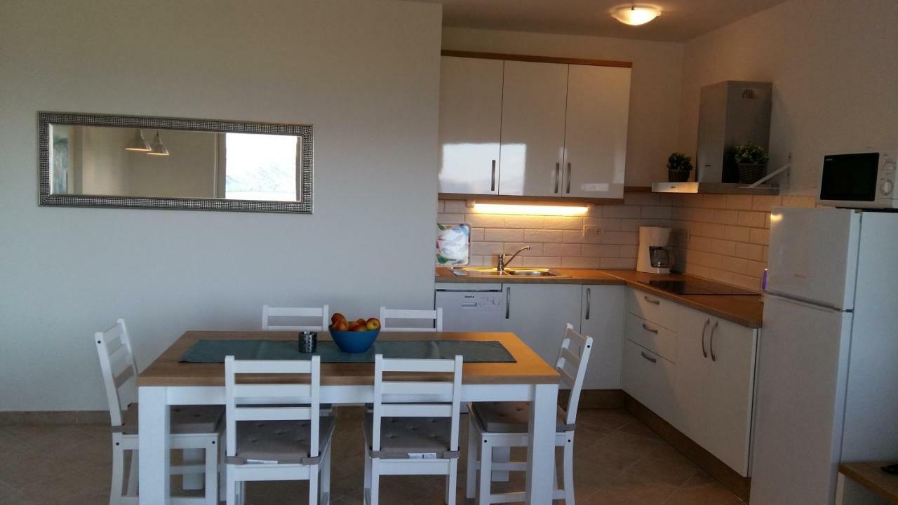 Haus Mit Meerblick Лопар Екстер'єр фото